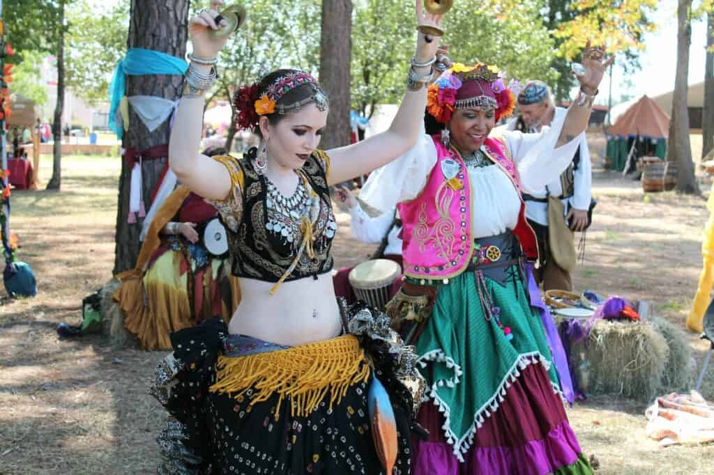 dancers, gypsies, belly dance-1773204.jpg